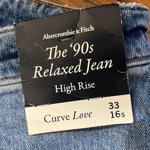 NWT Abercrombie Women's Curve Love High Rise 90s Relaxed Jean 33s